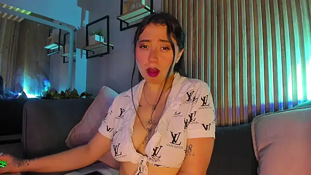 Snapshot of JuliethCruz_ chatting on 18, 6, 2026 JuliethCruz online show from 18, 6, 2026