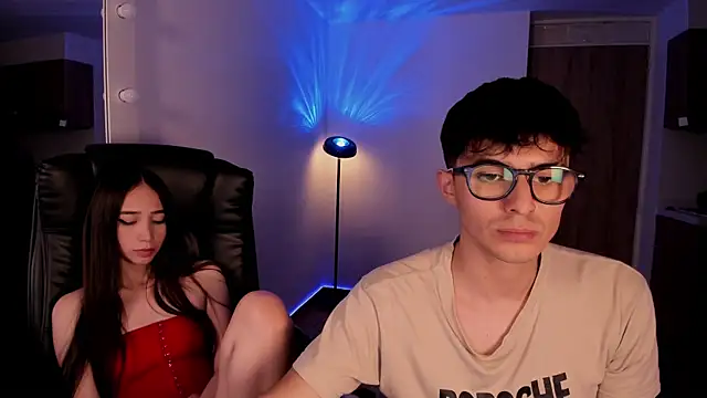 Mikeyvioleta  online show from 4, 12, 2025