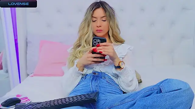 Snapshot of AriannaSins chatting on 21, 12, 2024 AriannaSins online show from 21, 12, 2024