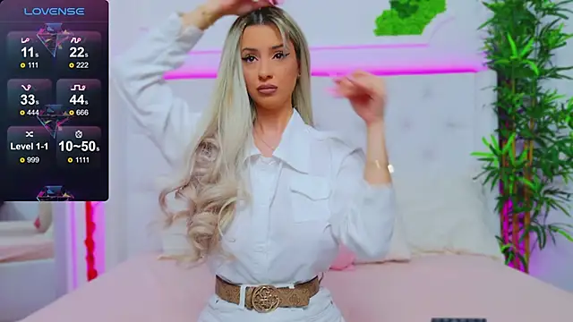 Snapshot of AriannaSins chatting on 11, 2, 2025 AriannaSins online show from 11, 2, 2025