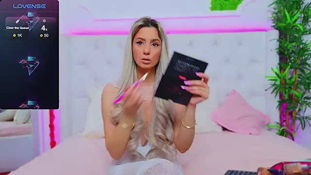 Snapshot of AriannaSins chatting on 11, 2, 2025 AriannaSins online show from 11, 2, 2025