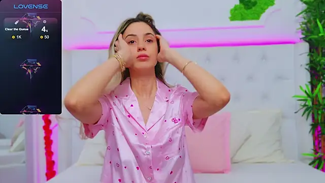 Snapshot of AriannaSins chatting on 12, 2, 2025 AriannaSins online show from 12, 2, 2025