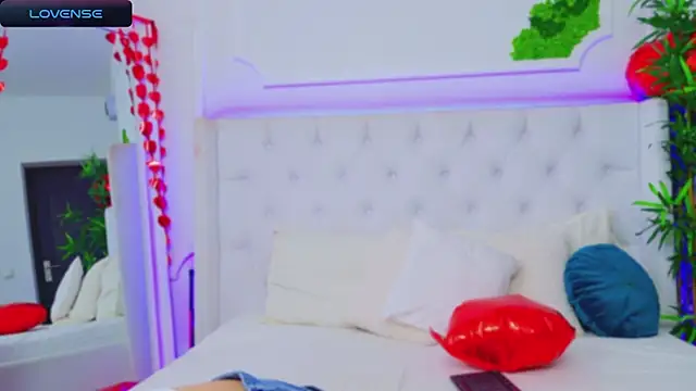 Snapshot of AriannaSins chatting on 18, 2, 2025 AriannaSins online show from 18, 2, 2025