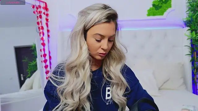 Snapshot of AriannaSins chatting on 4, 3, 2025 AriannaSins online show from 4, 3, 2025