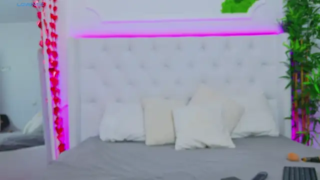 Snapshot of AriannaSins chatting on 10, 3, 2025 AriannaSins online show from 10, 3, 2025