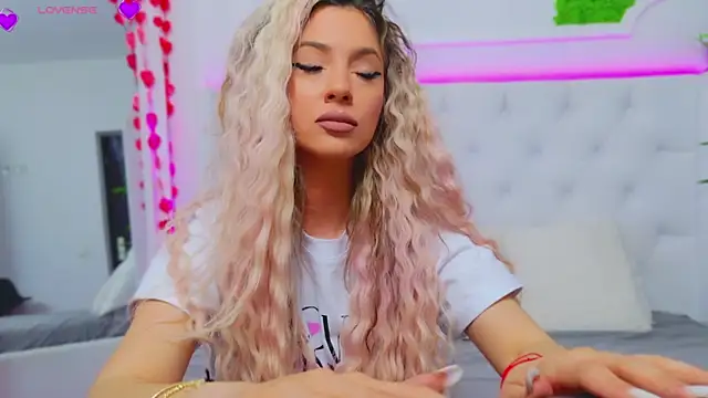 Snapshot of AriannaSins chatting on 14, 3, 2025 AriannaSins online show from 14, 3, 2025