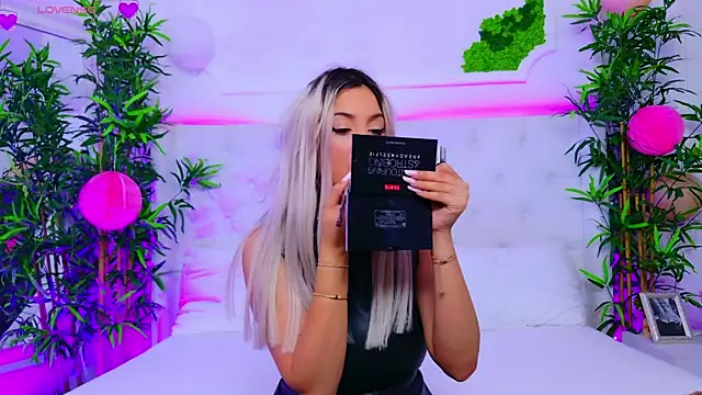 Snapshot of AriannaSins chatting on 22, 9, 2025 AriannaSins online show from 22, 9, 2025