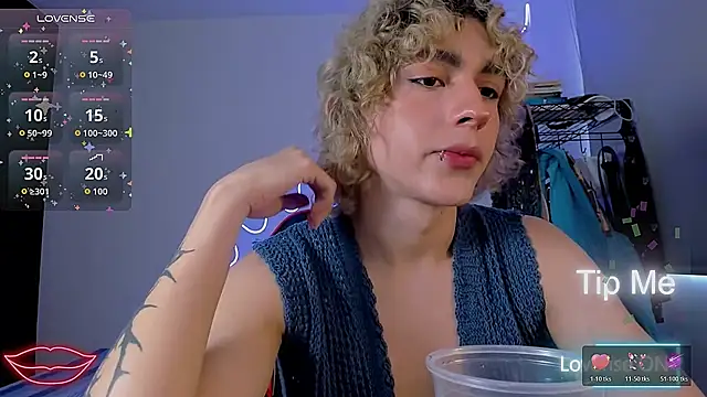 Snapshot of Lyric_Mirage chatting on 12, 11, 2025 Lyric Mirage online show from 12, 11, 2025