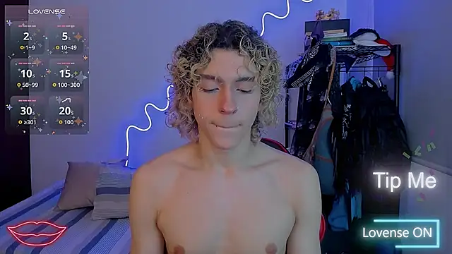 Snapshot of Lyric_Mirage chatting on 22, 12, 2025 Lyric Mirage online show from 22, 12, 2025