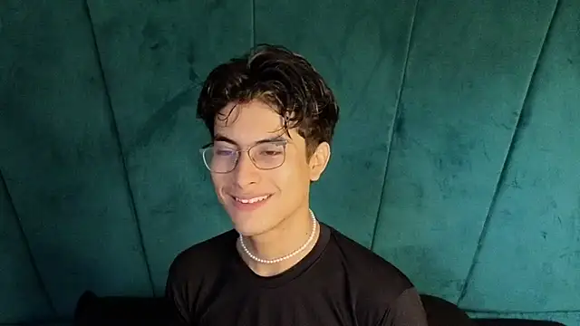 Aaron Eze online show from 31, 10, 2025