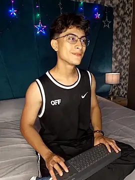 Aaron Eze online show from 20, 12, 2025