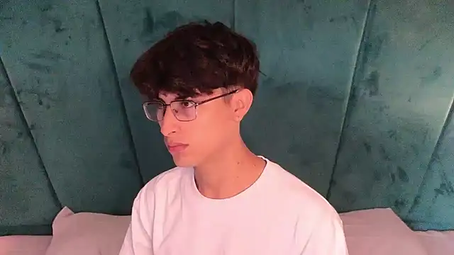 Aaron Eze online show from 16, 4, 2026