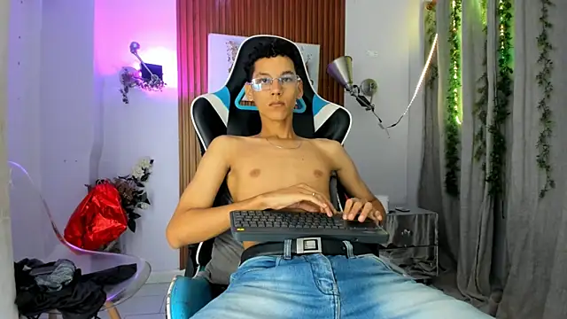 Snapshot of AQUARIUS_x chatting on 20, 10, 2025 AQUARIUS x online show from 20, 10, 2025