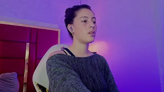 Snapshot of moon_winy chatting on 12, 4, 2026 moon winy online show from 12, 4, 2026