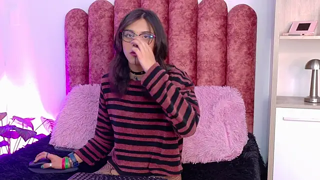 Lullaby Charade online show from 24, 11, 2025