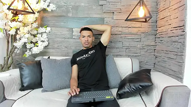 Snapshot of OwenPyerce chatting on 25, 10, 2025 OwenPyerce online show from 25, 10, 2025