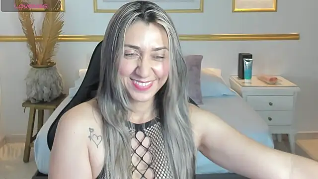 karlyy  online show from 11, 11, 2025