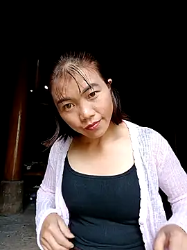 Snapshot of omai-ngot chatting on 28, 10, 2025 omai-ngot online show from 28, 10, 2025