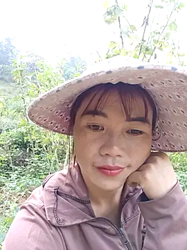 Snapshot of omai-ngot chatting on 30, 10, 2025 omai-ngot online show from 30, 10, 2025