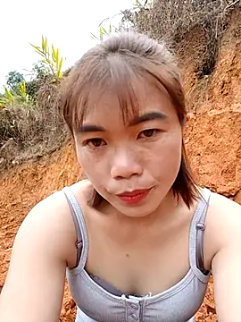 Snapshot of omai-ngot chatting on 6, 11, 2025 omai-ngot online show from 6, 11, 2025