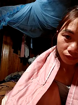 Snapshot of omai-ngot chatting on 6, 11, 2025 omai-ngot online show from 6, 11, 2025