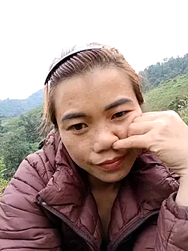 Snapshot of omai-ngot chatting on 24, 11, 2025 omai-ngot online show from 24, 11, 2025