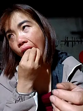 Snapshot of omai-ngot chatting on 28, 11, 2025 omai-ngot online show from 28, 11, 2025