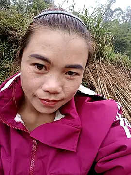 Snapshot of omai-ngot chatting on 4, 12, 2025 omai-ngot online show from 4, 12, 2025