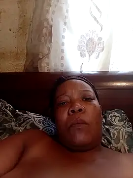 Snapshot of boobsqueenxo chatting on 19, 12, 2025 boobsqueenxo online show from 19, 12, 2025