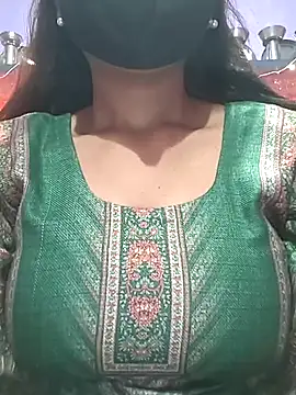 Snapshot of sardarni_001 chatting on 4, 11, 2025 sardarni 001 online show from 4, 11, 2025