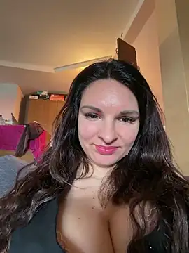 kinkysarahx online show from 12, 4, 2026