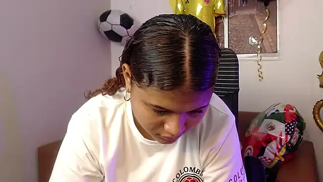 Snapshot of miel_alisha chatting on 18, 6, 2026 miel alisha online show from 18, 6, 2026