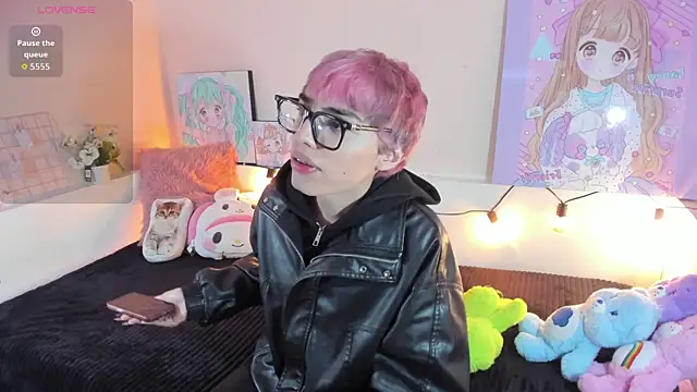 Strawberry Kitty  online show from 5, 12, 2025