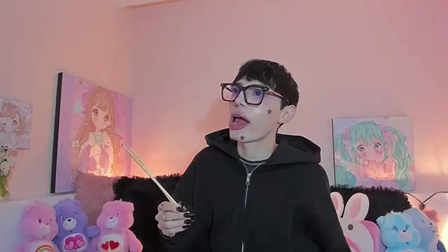 Strawberry Kitty  online show from 1, 2, 2026