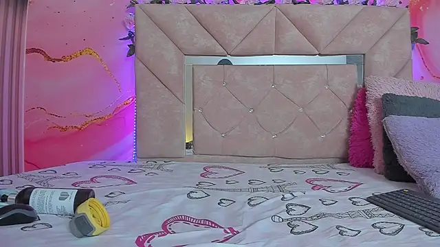 mia  blaze   online show from 16, 12, 2025