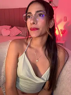 Snapshot of elegant__rouse chatting on 17, 4, 2026 elegant rouse online show from 17, 4, 2026