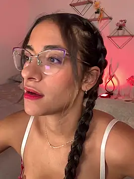 Snapshot of elegant__rouse chatting on 19, 5, 2026 elegant rouse online show from 19, 5, 2026