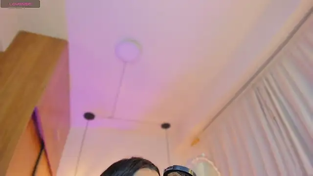 cassieestevens online show from 23, 10, 2025