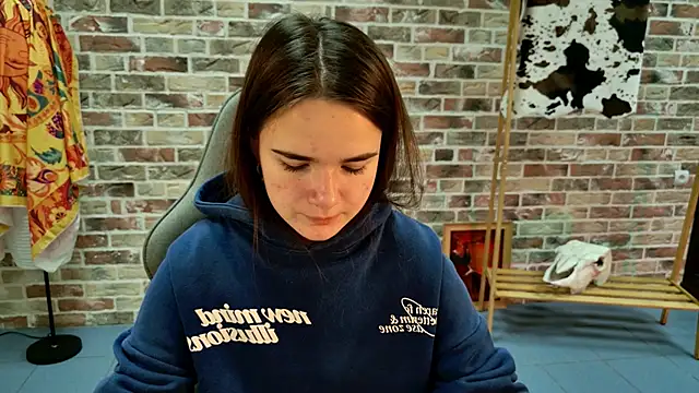 May Bloom online show from 25, 10, 2025