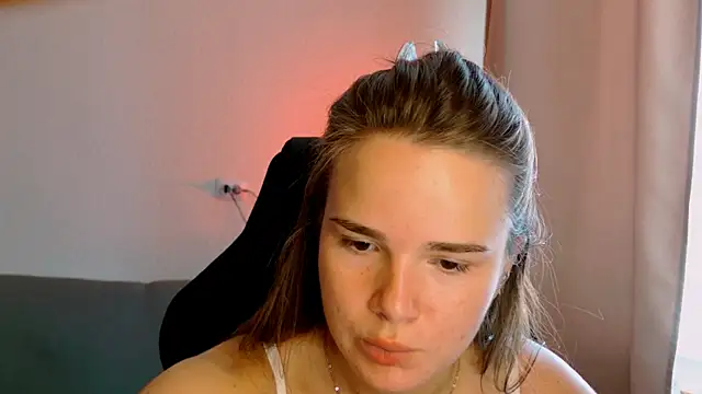 Snapshot of May_Bloom chatting on 10, 7, 2026 May Bloom online show from 10, 7, 2026