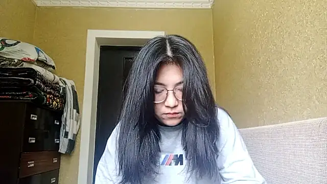 LinneaHyles online show from 7, 11, 2025