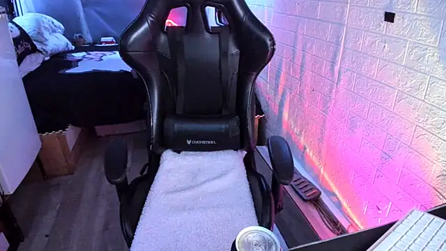 MartesBratty online show from 4, 2, 2026