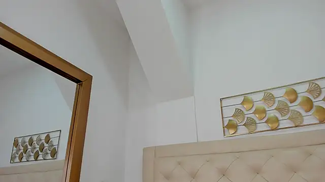 Snapshot of lucia_lorenz chatting on 8, 1, 2026 lucia lorenz online show from 8, 1, 2026