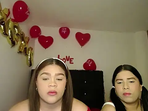 Snapshot of 2moons_full_of_love chatting on 14, 2, 2026 2moons full of love online show from 14, 2, 2026