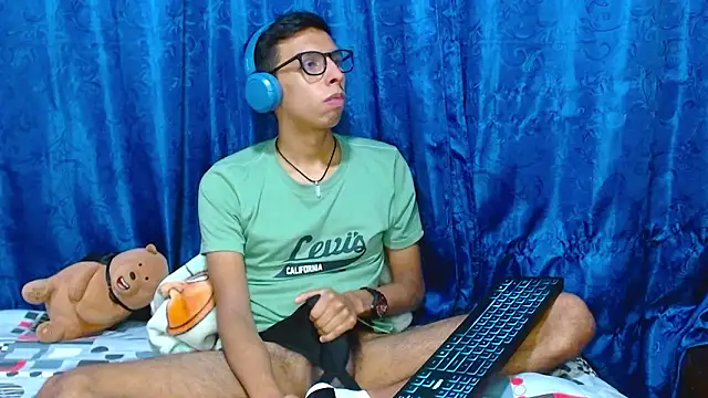 DavTwink3100 online show from 9, 3, 2026