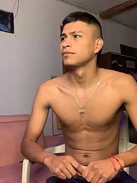Snapshot of Emiliano_Reyes chatting on 7, 7, 2026 Emiliano Reyes online show from 7, 7, 2026