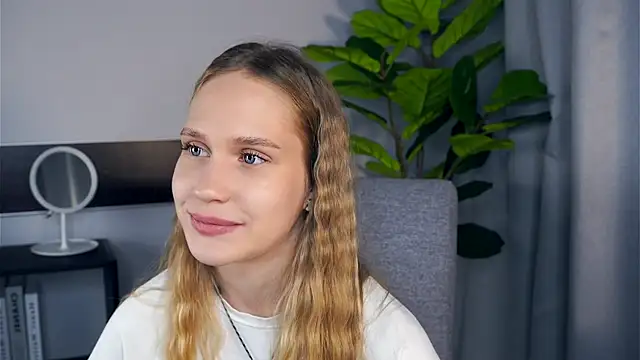 NadinePogar online show from 19, 10, 2025