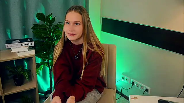 NadinePogar online show from 24, 10, 2025