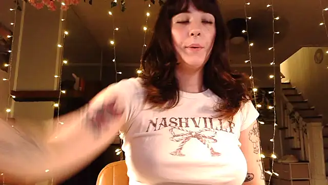 Snapshot of Trickylucy555 chatting on 16, 6, 2026 Trickylucy555 online show from 16, 6, 2026