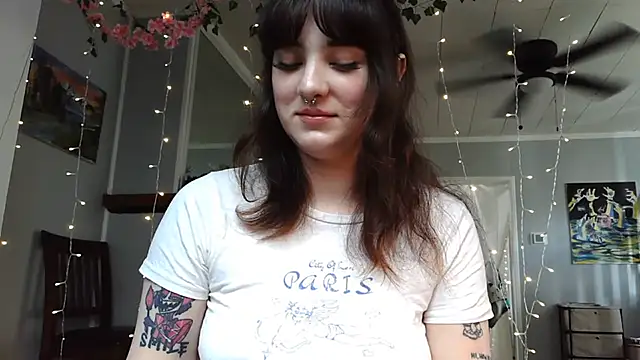 Snapshot of Trickylucy555 chatting on 17, 6, 2026 Trickylucy555 online show from 17, 6, 2026